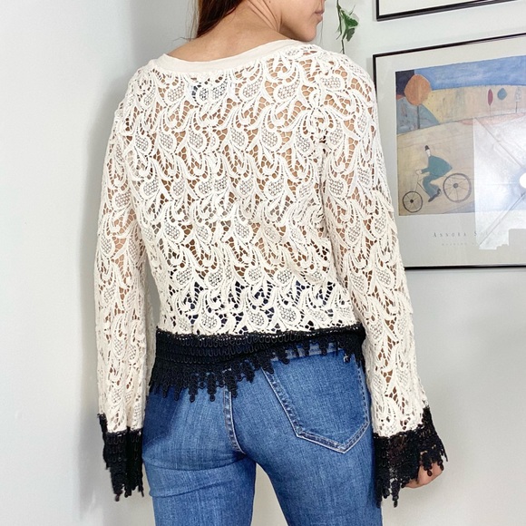 DRESS THE POPULATION BELL SLEEVE TOP - Picture 3 of 11